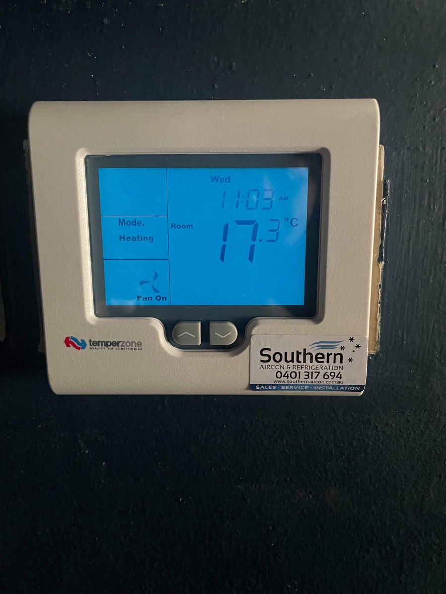 Wall-mounted touchscreen air conditioning controller